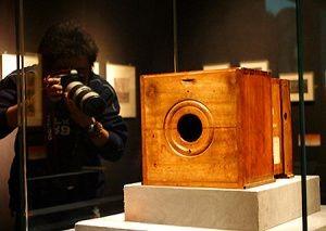 Primera cámara fotográfica Niepce/Tomado y referenciado de: Pinterest.